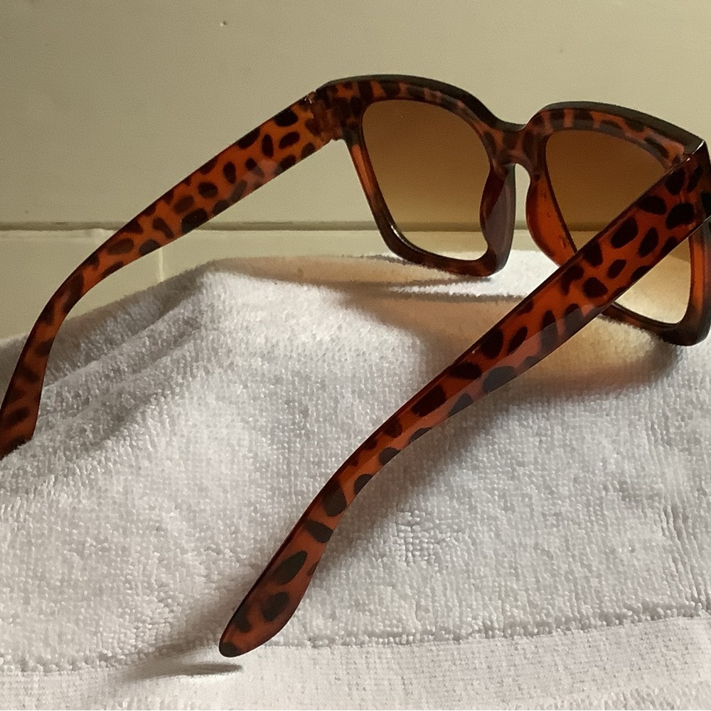 Tortoise Shell Deep Red/Brown Square Fashion Sung… - image 3
